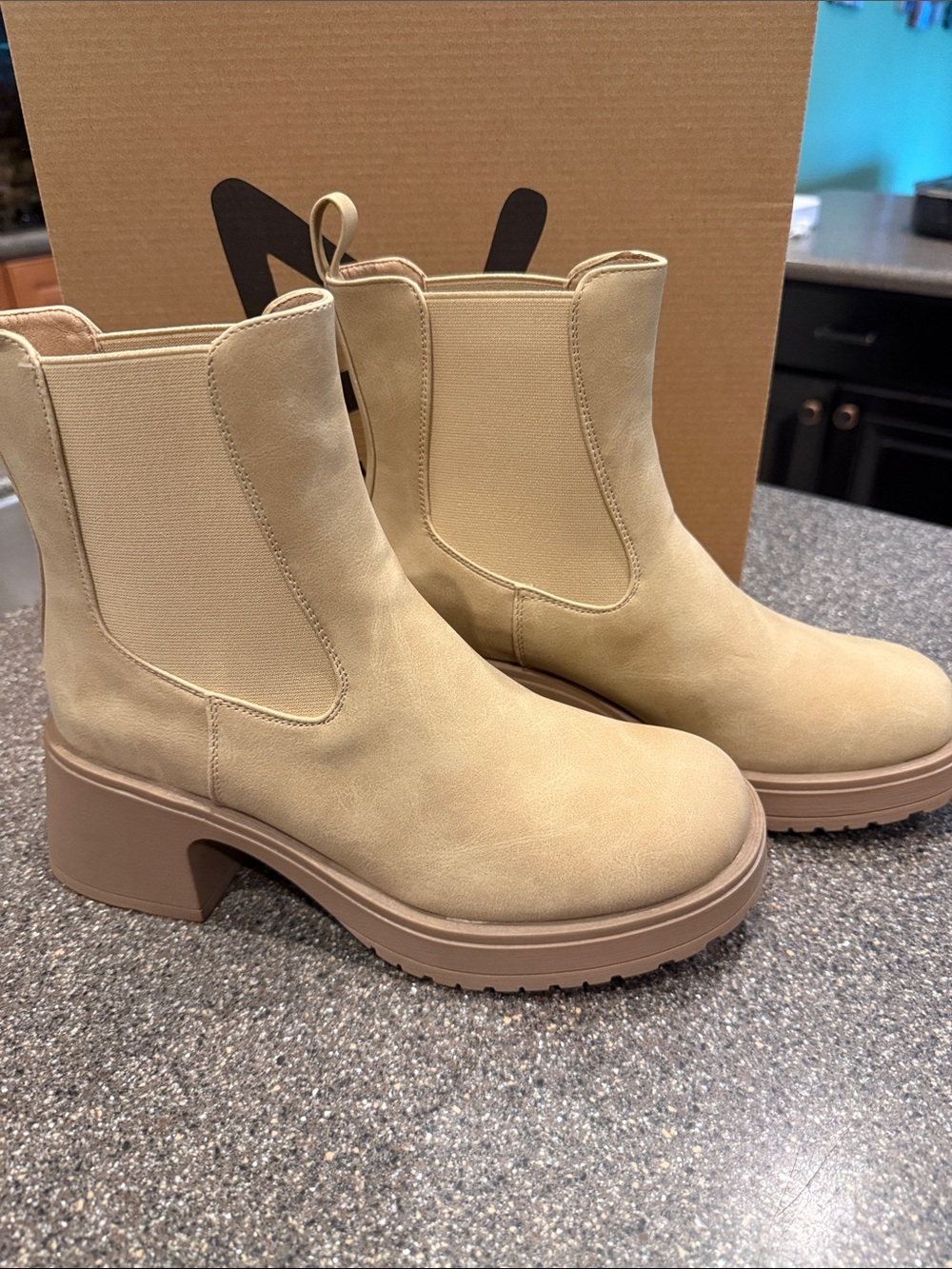 Dirty Laundry Tan Chunky Chelsea Ankle Boots